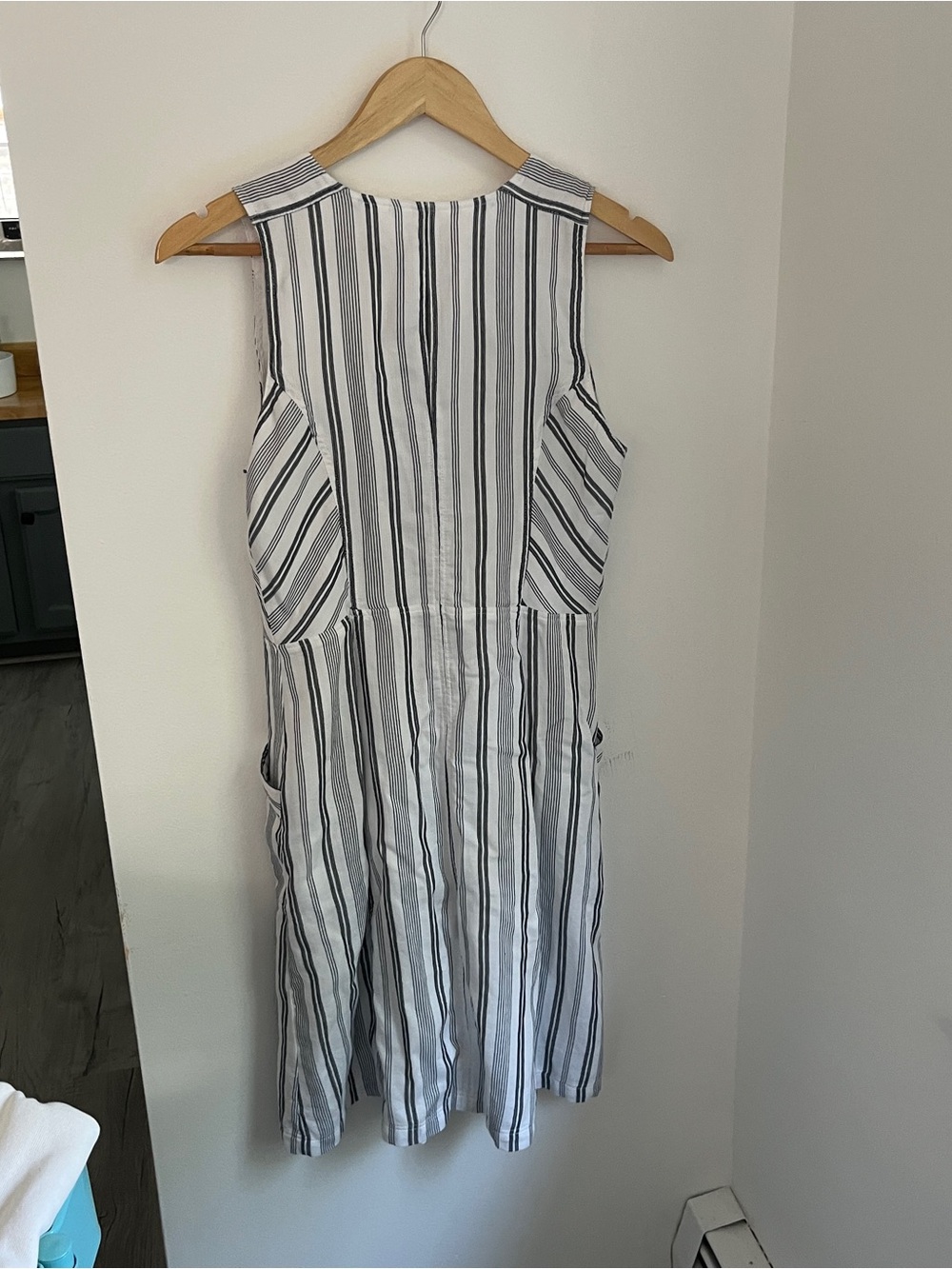 NWOT Loft Outlet petite gray and white striped button front sun dress 75% cotton - Picture 4 of 7